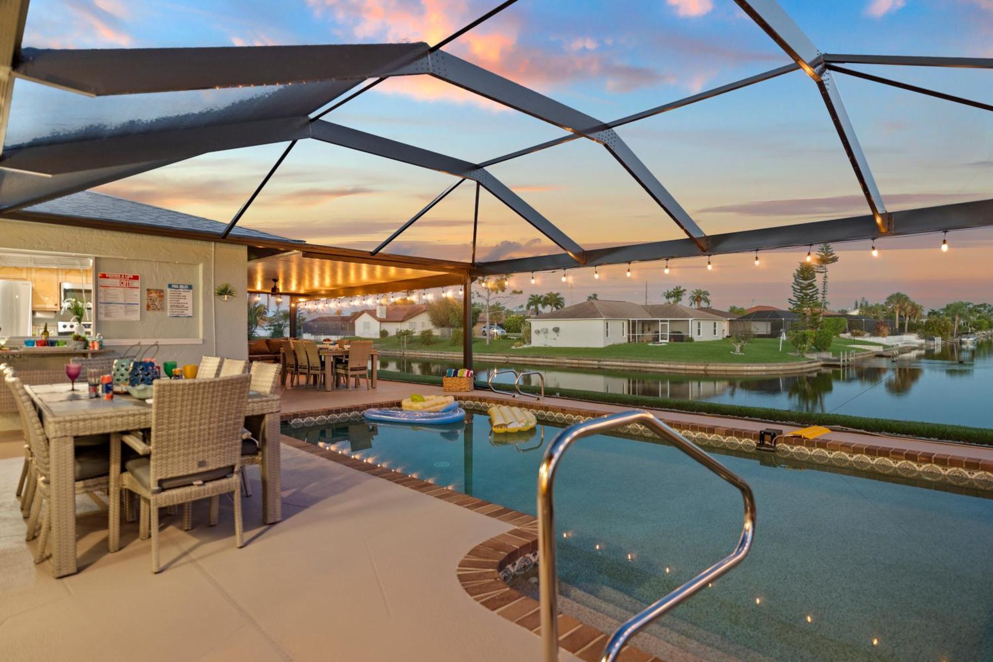 Serenity Waterfront Villa With King Suite, Private Pool, Great Lanai Enclosure And Long Water Views كيب كورال المظهر الخارجي الصورة