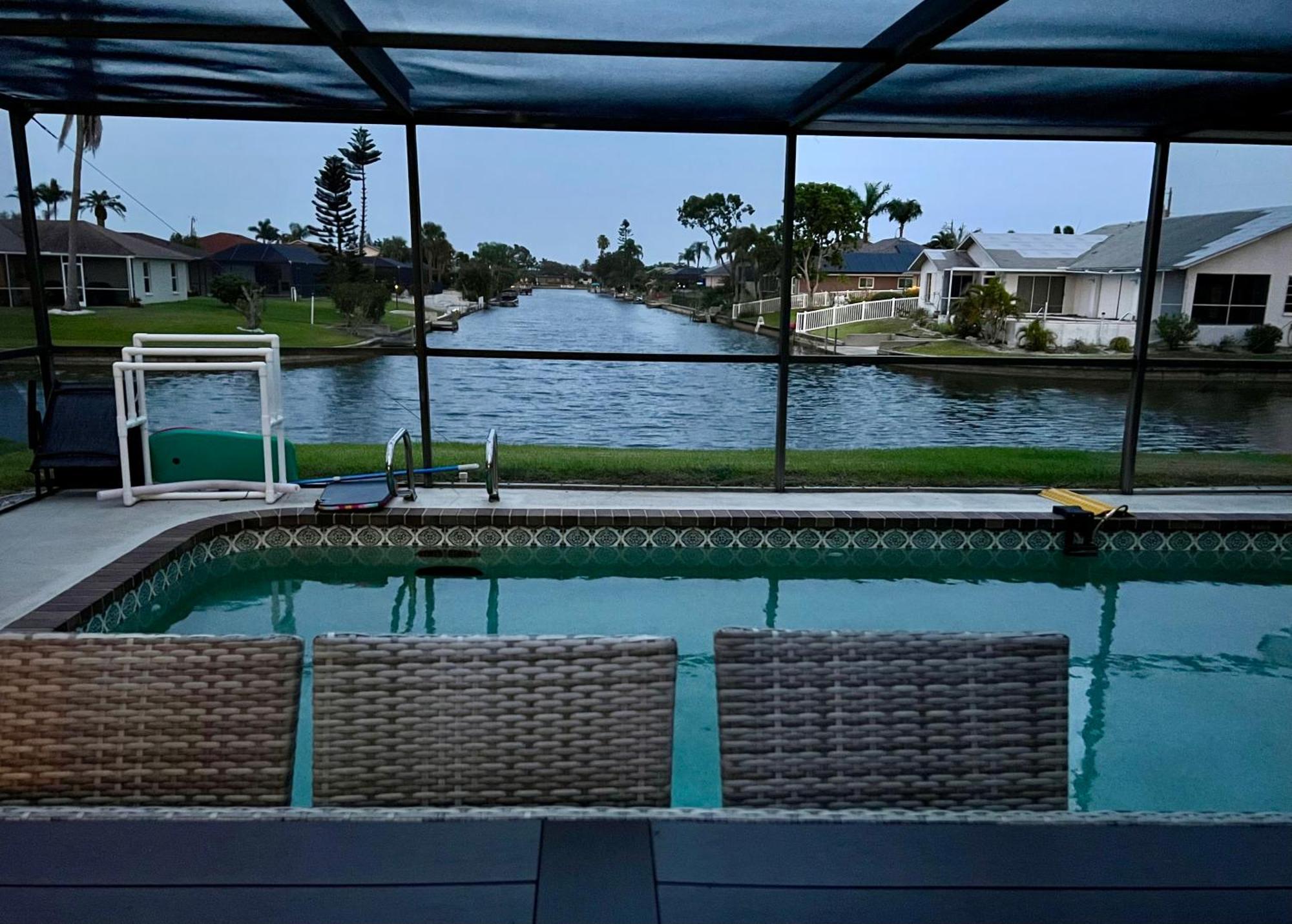 Serenity Waterfront Villa With King Suite, Private Pool, Great Lanai Enclosure And Long Water Views كيب كورال المظهر الخارجي الصورة