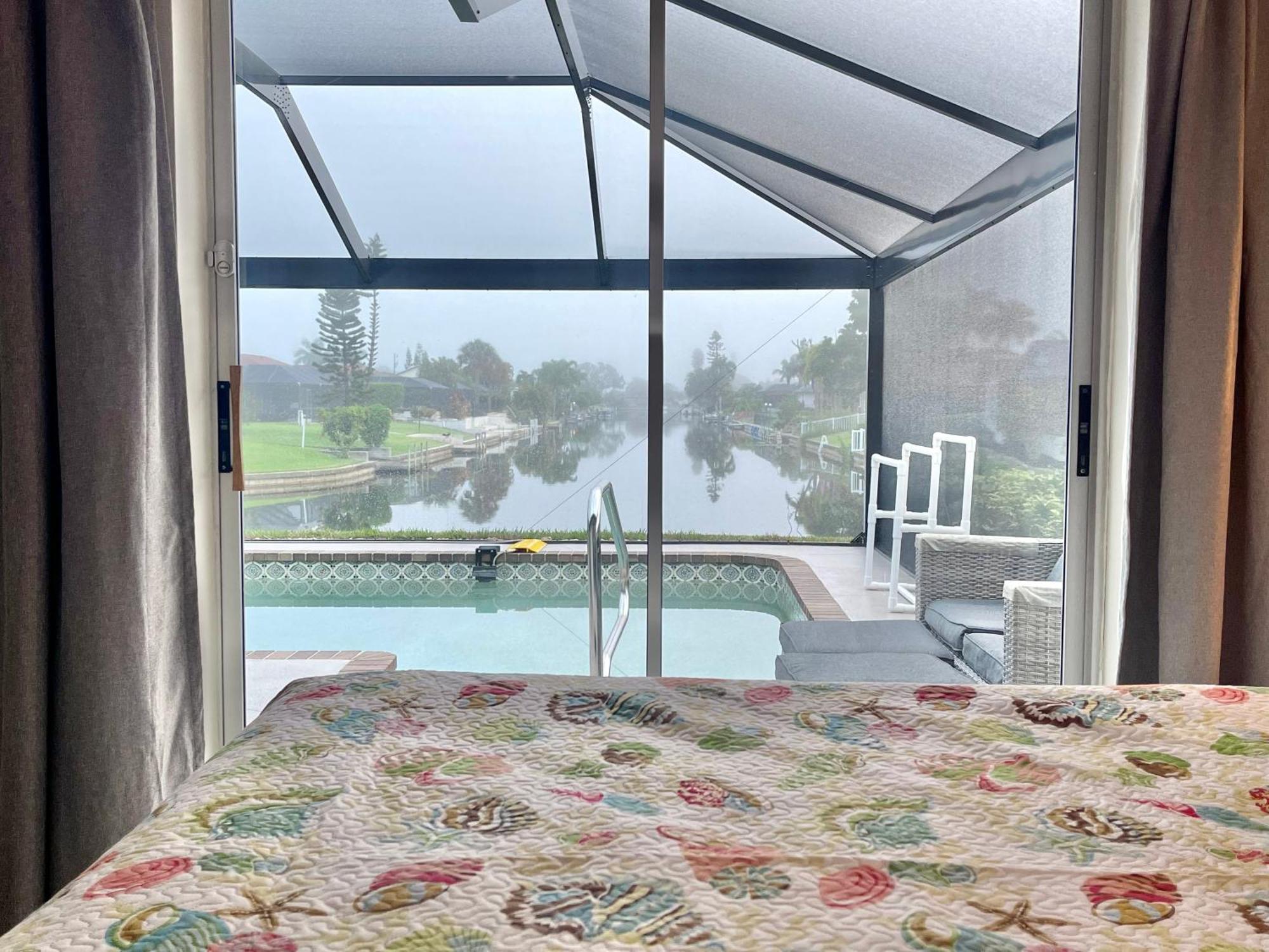 Serenity Waterfront Villa With King Suite, Private Pool, Great Lanai Enclosure And Long Water Views كيب كورال المظهر الخارجي الصورة